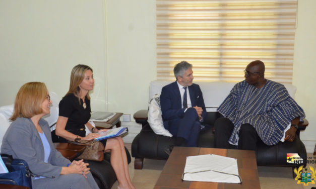 MINISTER FOR INTERIOR CONFERS WITH COUNTERPART MINISTER FROM SPAIN