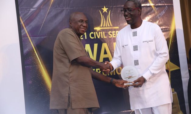 Minister for the Interior receives Honorary Award