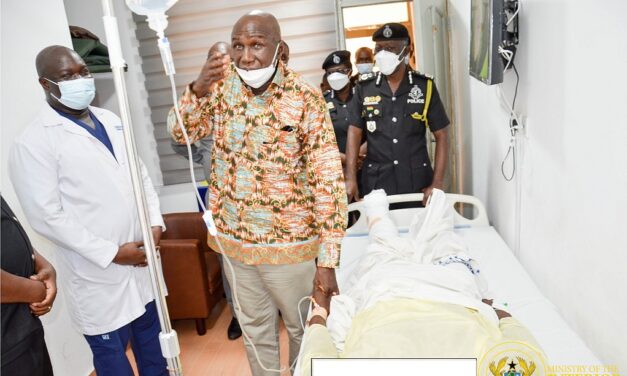 Interior Minister visits injured Police officers at Hospital