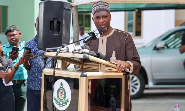 Interior Minister Visits Immigration and Small Arms Commission