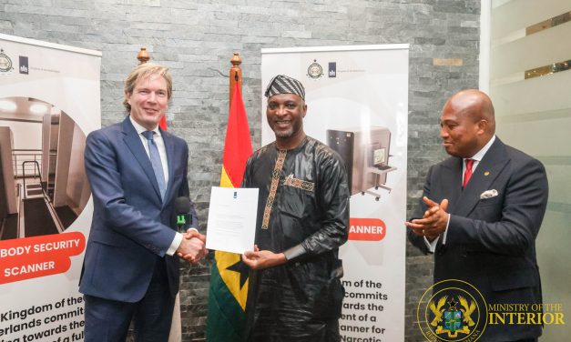 Dutch Government Hands Over Funding Agreement to Replace NACOC Scanners at the Airport