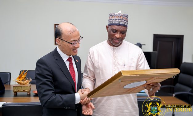 Chinese Ambassador Tong Defa Bids Farewell to Interior Minister